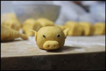 豆沙馅黄金小猪猪的做法图解6