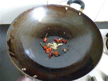 炒酸辣蕨菜的做法步骤4