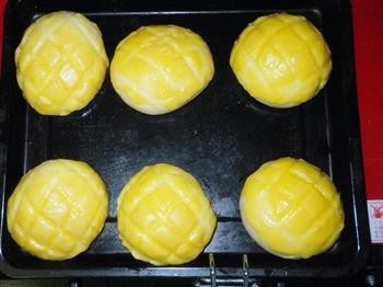 酥皮菠萝包的做法步骤10
