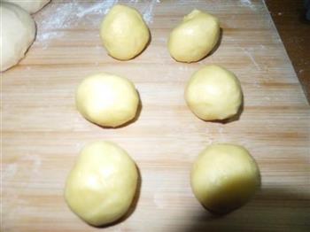 酥皮菠萝包的做法步骤6