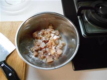 咖喱鸡肉宽意面的做法步骤1