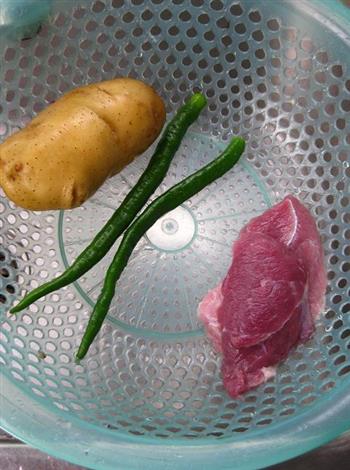 土豆丝炒肉的做法图解1