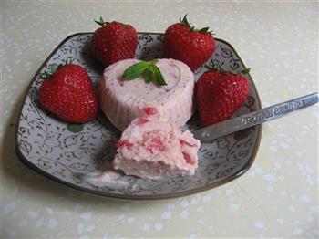 草莓冰淇淋的做法步骤17