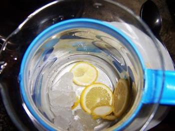 柠檬蜂蜜冰红茶的做法步骤4