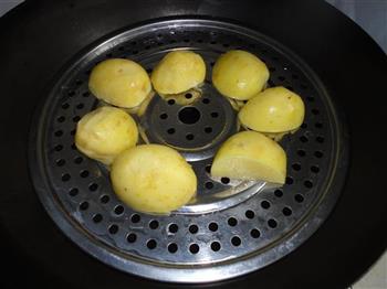香椿土豆泥的做法步骤3