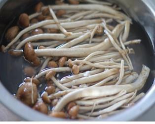 干锅茶树菇的做法图解1