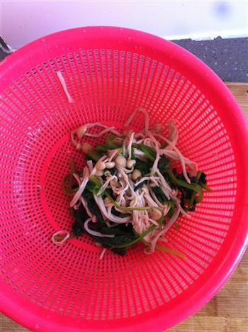凉拌菠菜金针菇的做法步骤5