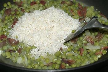 腊肠碗豆焖饭的做法步骤6