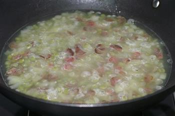 腊肠碗豆焖饭的做法步骤7