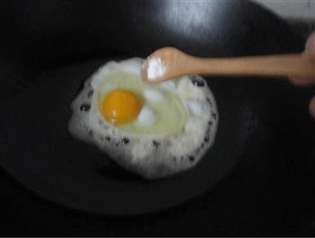 煎荷包蛋的做法步骤3