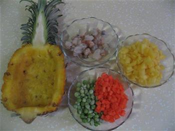 菠萝虾仁炒饭的做法步骤2