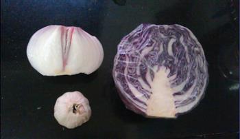 紫包菜洋葱炒腊肠的做法图解8