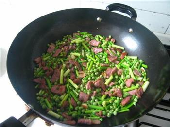 腊肉豌豆煲仔饭的做法步骤10