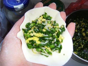 韭菜鸡蛋海米合子的做法步骤5