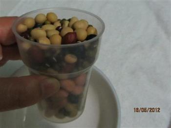 薏米仁五谷豆浆的做法步骤1