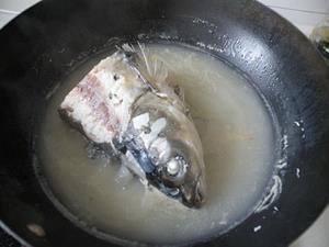 鱼头炖豆腐的做法图解5