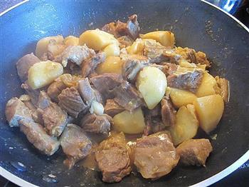 咖喱牛腩焖土豆的做法步骤10