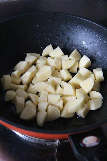 土豆烧鸡的做法步骤5