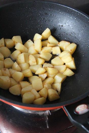 土豆烧鸡的做法步骤6