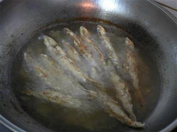 椒盐香酥多春鱼的做法步骤6