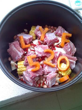 爱心玉米排骨汤的做法步骤1