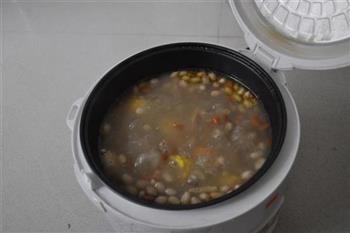 爱心玉米排骨汤的做法步骤4