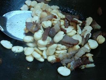 蚕豆煮枇杷叶的做法步骤6