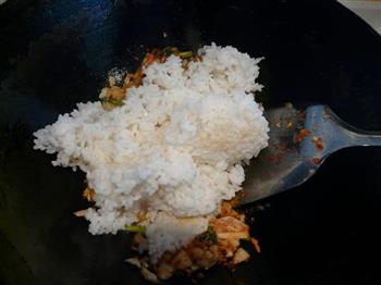 韩式泡菜海苔炒饭的做法步骤3
