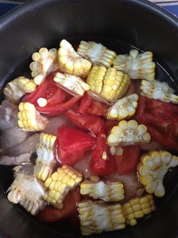 番茄玉米排骨汤的做法步骤6