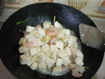 蟹黄虾仁豆腐的做法步骤6