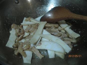 肉炒马腿菇的做法步骤3