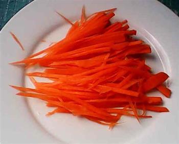 胡萝卜鱼头汤的做法图解3