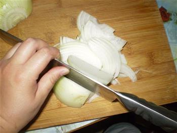 洋葱炒白菜的做法步骤2