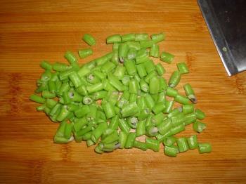 橄榄菜炒豇豆的做法步骤4