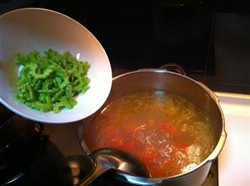 苦瓜西红柿排骨汤的做法步骤6