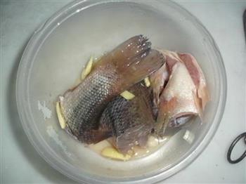红烧鲈鱼的做法步骤3