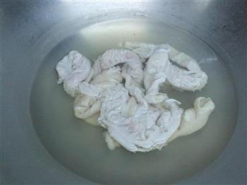 咸菜姜葱猪大肠的做法步骤2