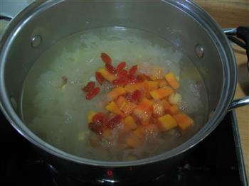 木瓜银耳莲子汤的做法步骤6
