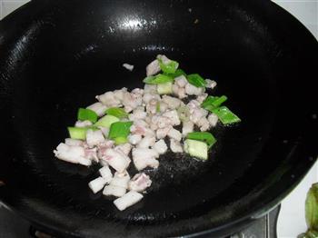 肉粒干煸四季豆的做法步骤4