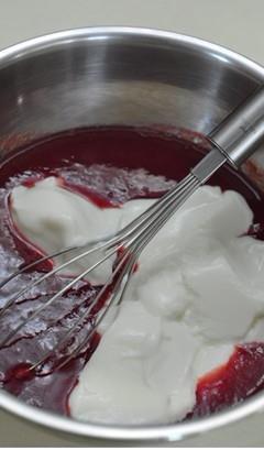草莓酸奶冰激凌的做法步骤4