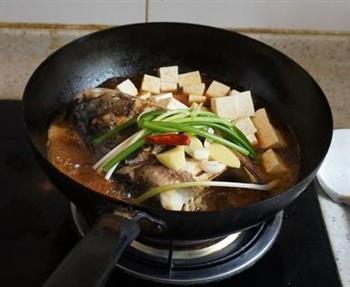 砂锅鱼头豆腐的做法图解5
