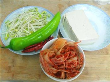 韩式辣白菜豆腐汤的做法图解1