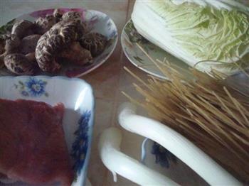 白菜香菇肉包子的做法步骤1