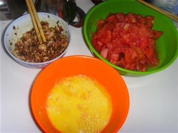 香浓西红柿鸡蛋汤的做法步骤2