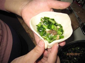 韭菜肉水煎包的做法步骤2