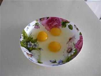 香椿煎鸡蛋的做法步骤2