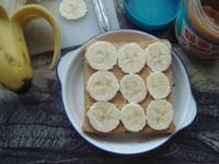 花生酱香蕉三明治的做法步骤3