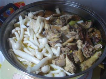 鲜菇清炖鸡汤的做法步骤9