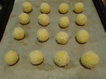 蛋黄椰丝球的做法步骤10