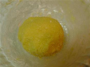 蛋黄椰丝球的做法步骤7